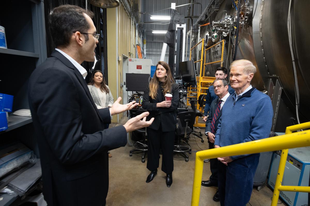Bill Nelson and NASA guests visit the AE School's research labs