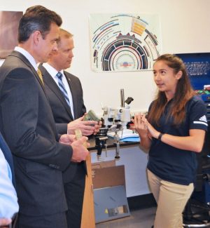 Tom Graves and Jim Bridenstine talk with AE grad student Dawn Andrews
