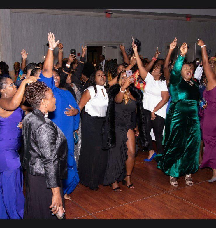 Kamaria Richards celebrating with her family